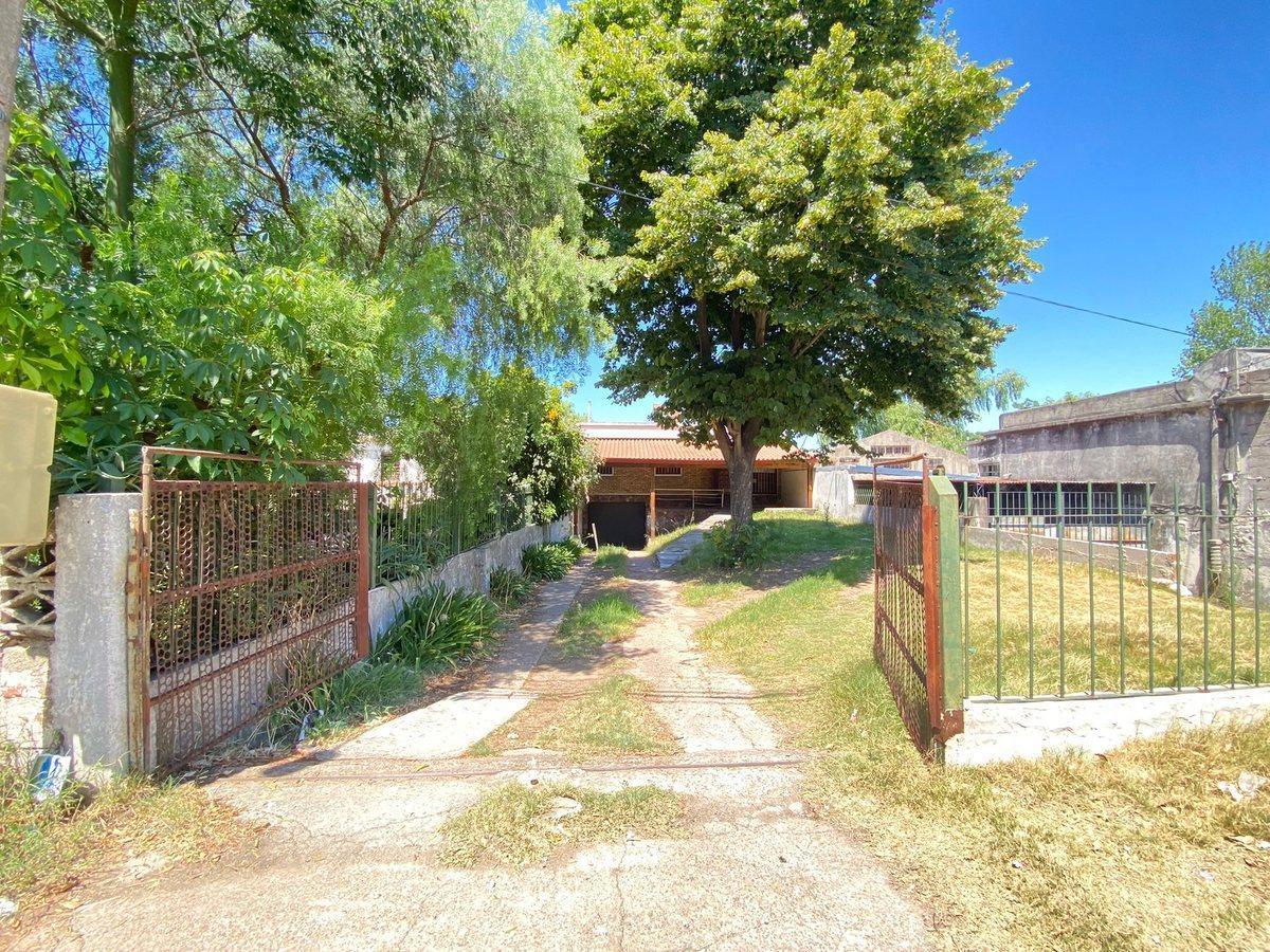 Foto de VENTA CASA 2 DORMITORIOS GRAN GARAJE. LA TEJA, imagen 1