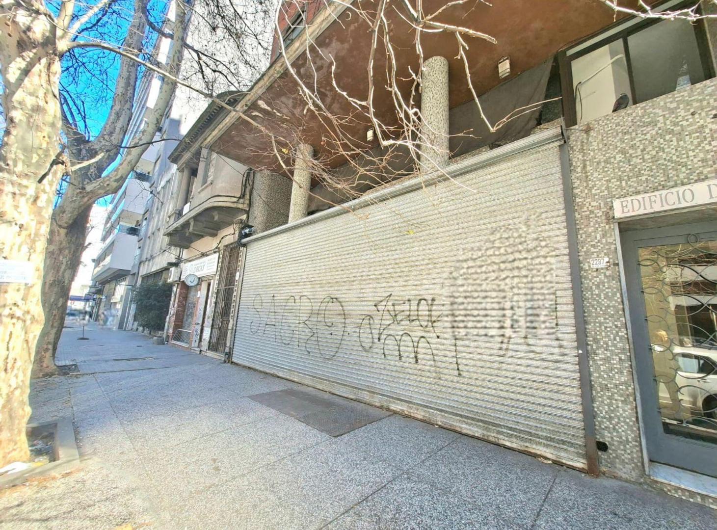 Foto de VENTA LOCAL COMERCIAL CON RENTA 6% TRES CRUCES, imagen 2