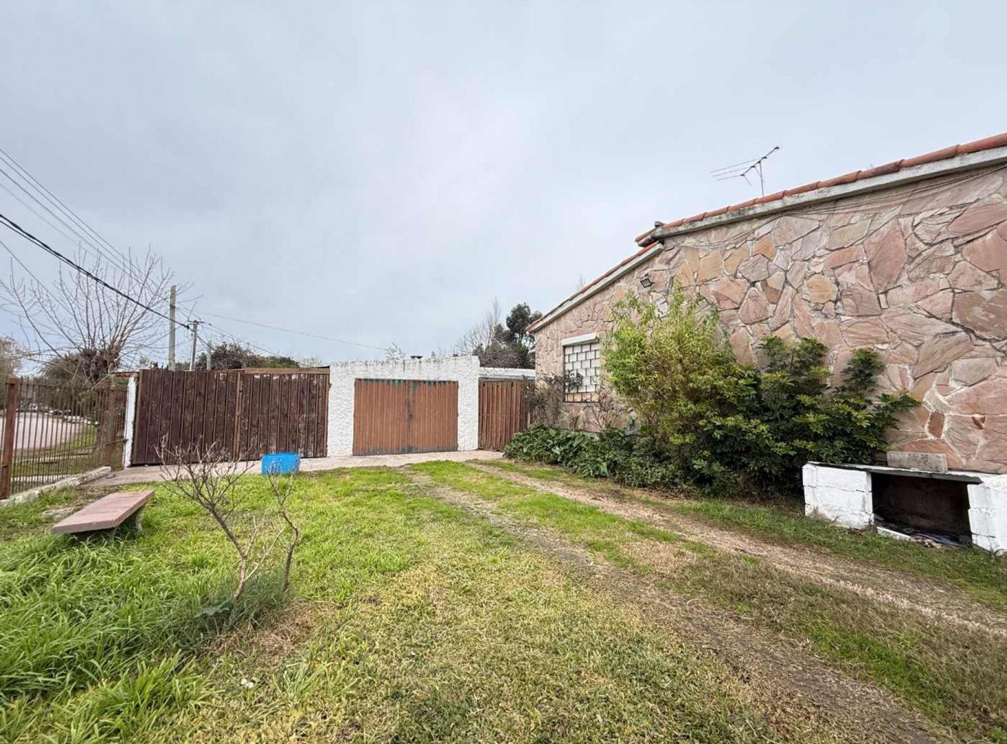 Foto de VENTA CASA Y APTO 3 Y 1 DORM LAS PIEDRAS RENTA., imagen 2