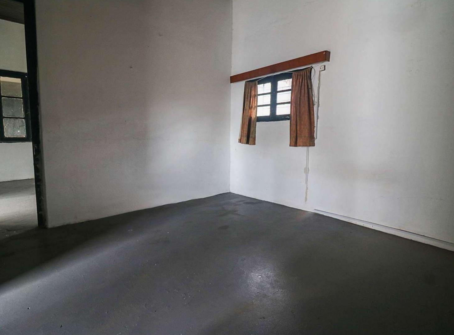 Foto de VENTA DE CASA DE 2 DORMITORIOS Y GARAJE - SAYAGO, imagen 4