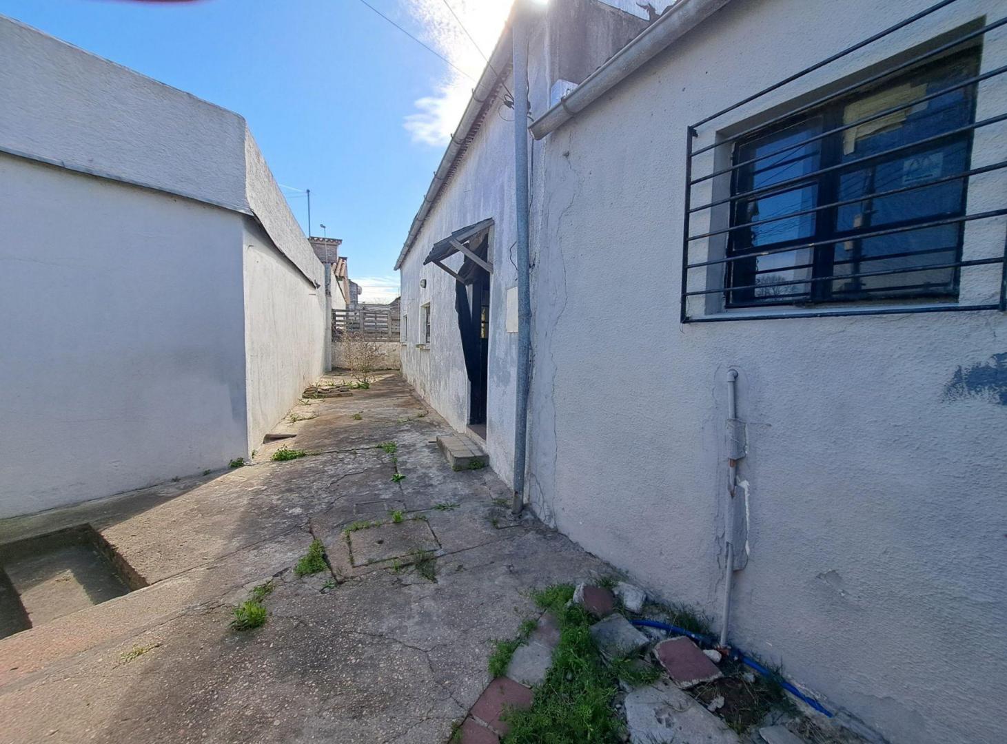 Foto de VENTA DE CASA DE 2 DORMITORIOS Y GARAJE - SAYAGO, imagen 1