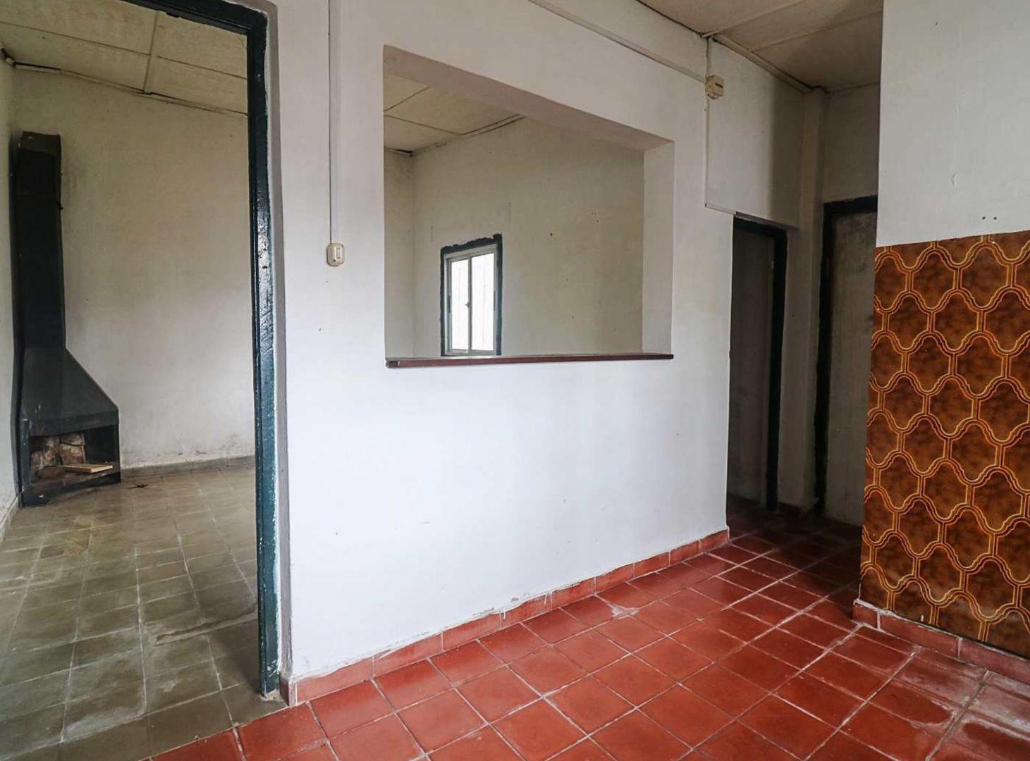 Foto de VENTA DE CASA DE 2 DORMITORIOS Y GARAJE - SAYAGO, imagen 2