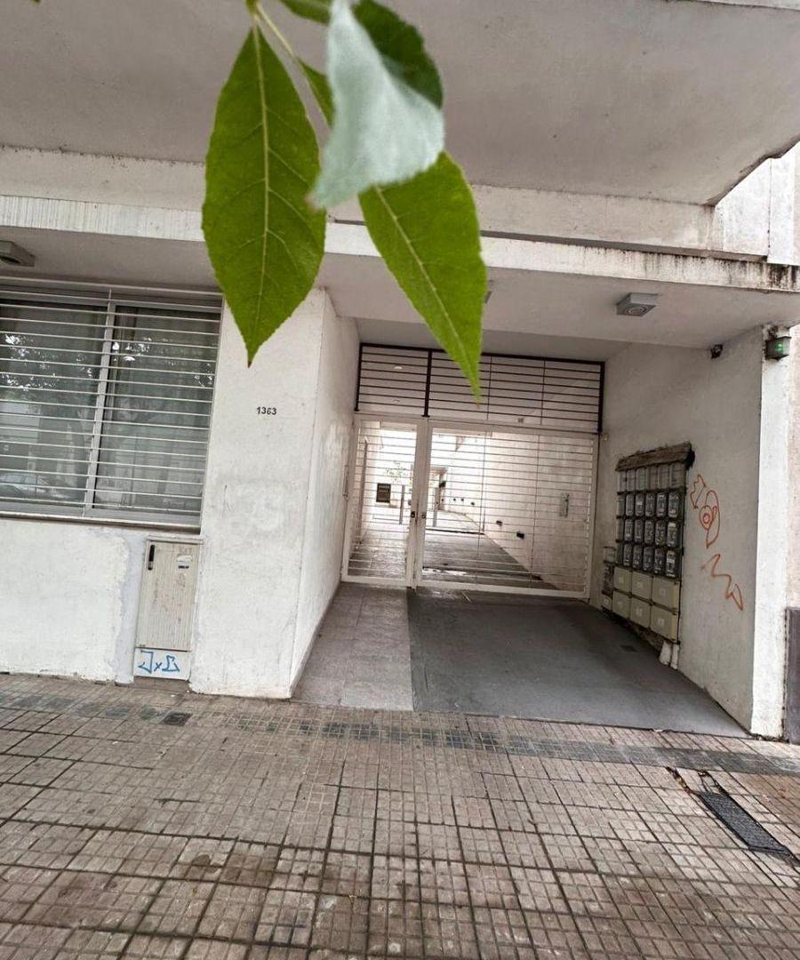 Foto de Monoambiente dividido con placard y balcon a metros de Plaza Yrigoyen, imagen 1