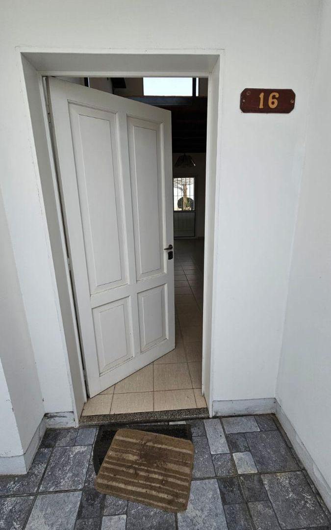 Foto de Casa en alquiler, barrio semi cerrado, MUY luminosa, imagen 1
