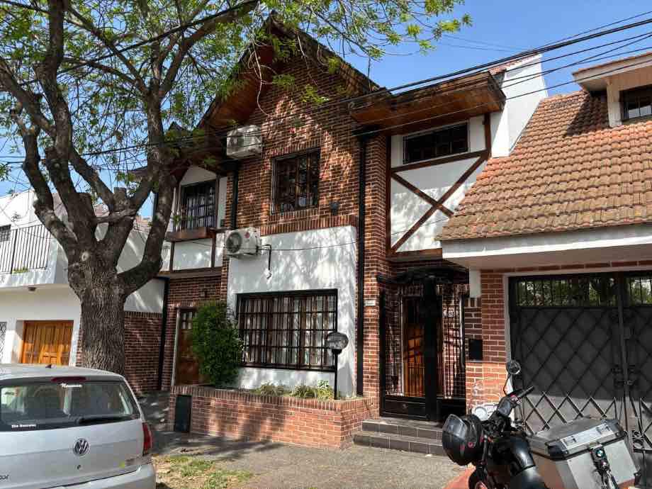 Casa con 250 m² y 3 dormitorios en venta, Quilmes Centro