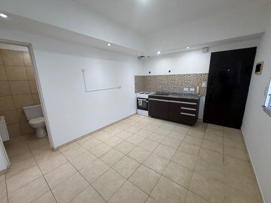 Foto de Departamento 2 ambientes por escalera - Wilde, imagen 4
