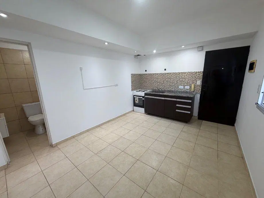 Departamento 2 ambientes por escalera - Wilde 4