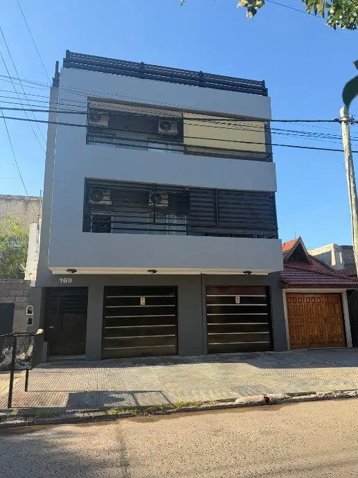 Departamento 2 ambientes por escalera - Wilde 5