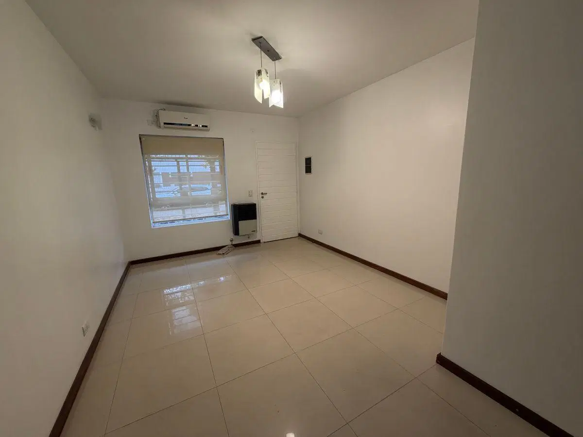 Duplex 3 ambientes c/patio y cochera - Bernal Oeste, V. Bueno al 100 3