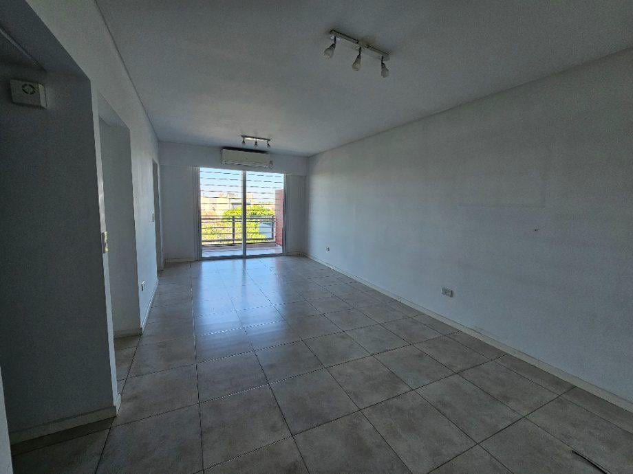 Departamento 3 ambientes c/cochera - Bernal Centro, Av. San Martín al 200