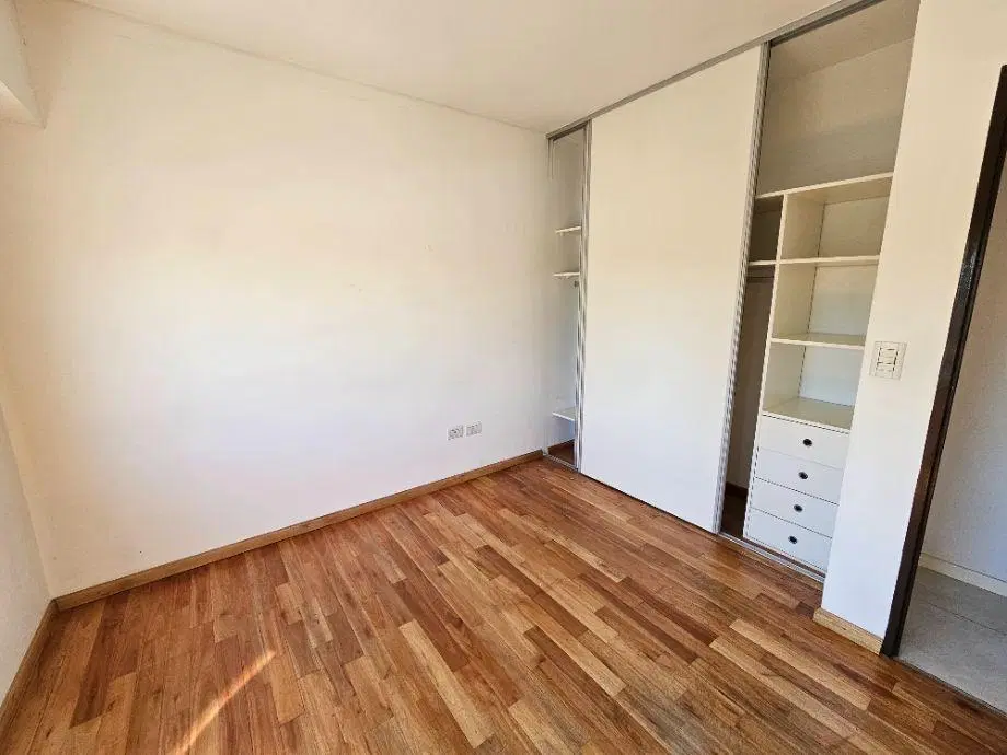 Departamento 3 ambientes c/cochera - Bernal Centro, Av. San Martín al 200 3