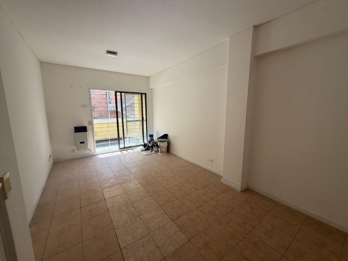 Foto de VENTA | SEMIPISO DE 3 AMBIENTES EN QUILMES CENTRO, imagen 2
