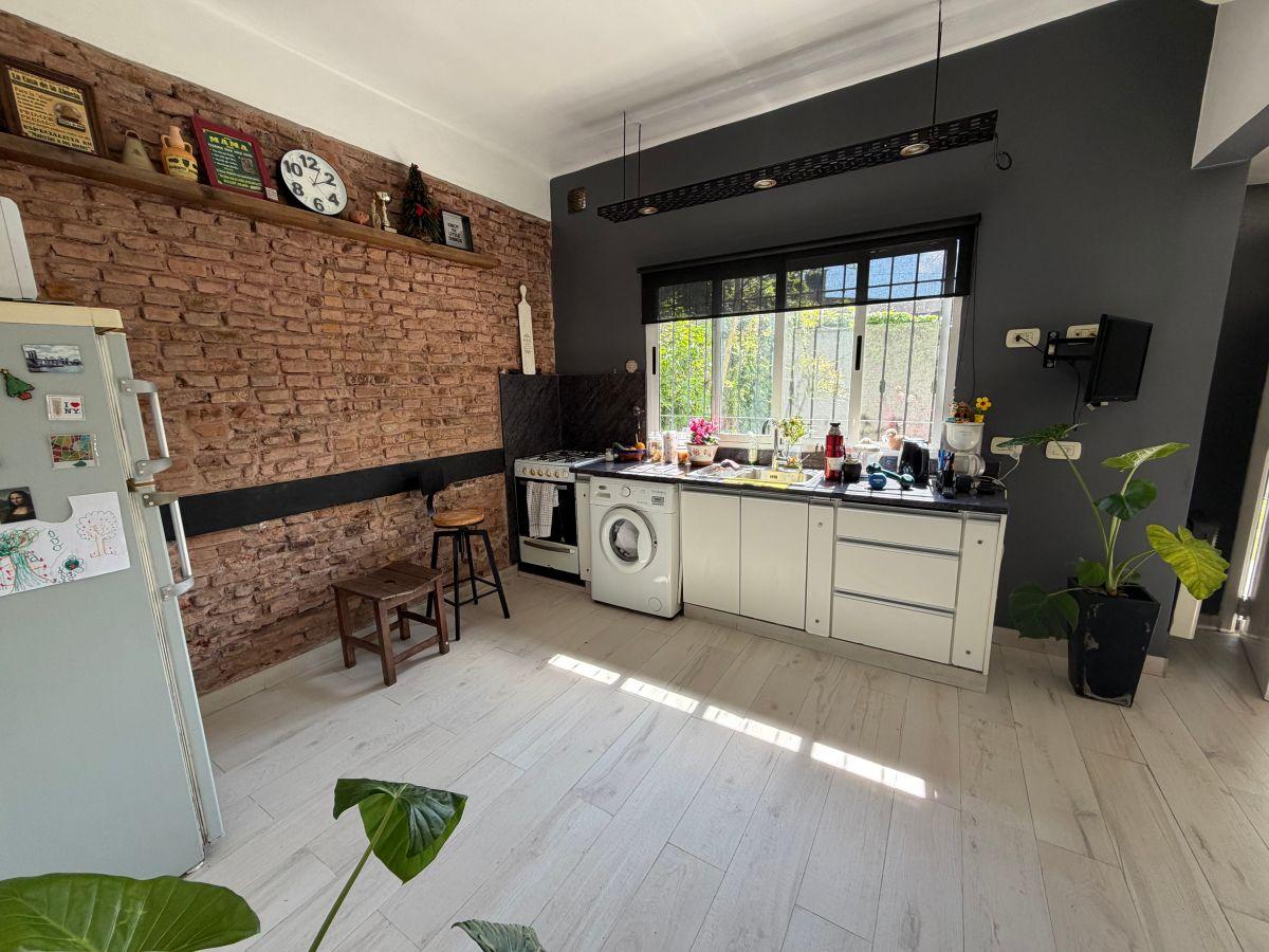 Foto de Casa en Quilmes Oeste - Jardín y Cochera, imagen 2