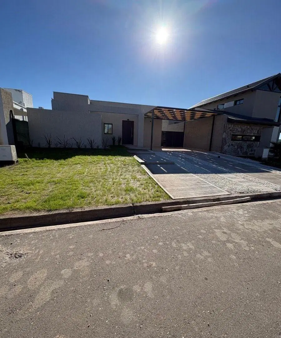 CASA MODERNA A ESTRENAR EN VENTA EN EL BARRIO PRIVADO ALBA DE TANQAY EN MAIPÚ 2