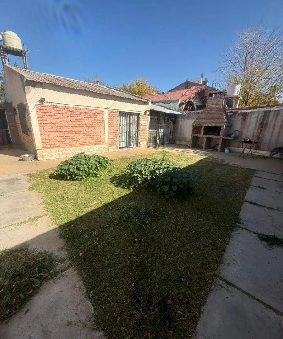 CASA EN VENTA EN EL BARRIO SOEVA DE GODOY CRUZ. NO ES APTO CRÉDITO 5