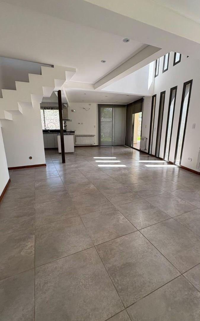 Foto de CASA EN ALQUILER | BARRIO PRIVADO TERRUÑOS DE ARAOZ II – MAIPÚ, imagen 4