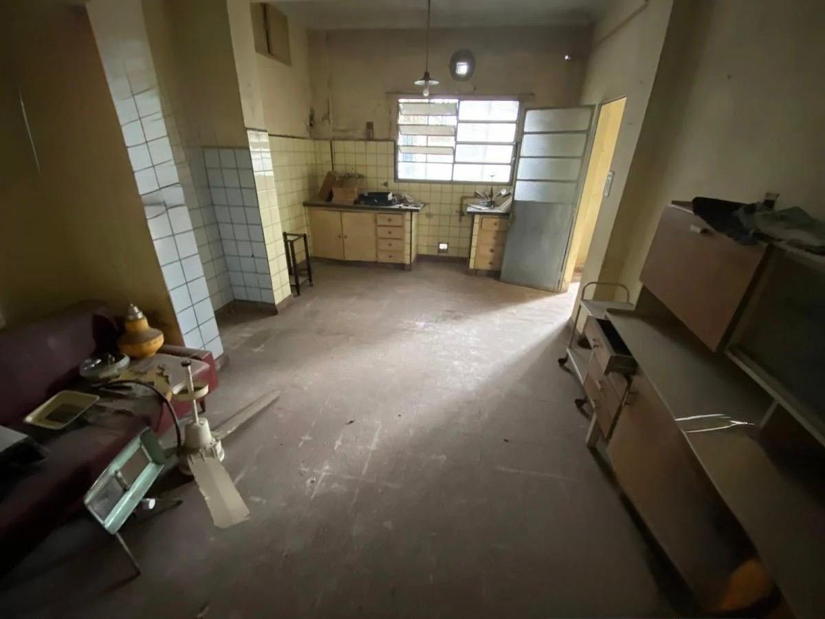 Foto de Lote con 2 casas a reciclar/demoler sobre Avenida 13- La Plata, imagen 5