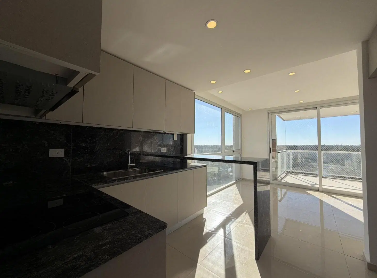 Alquiler departamento 3 dormitorios en Fisherton View con amenities 5