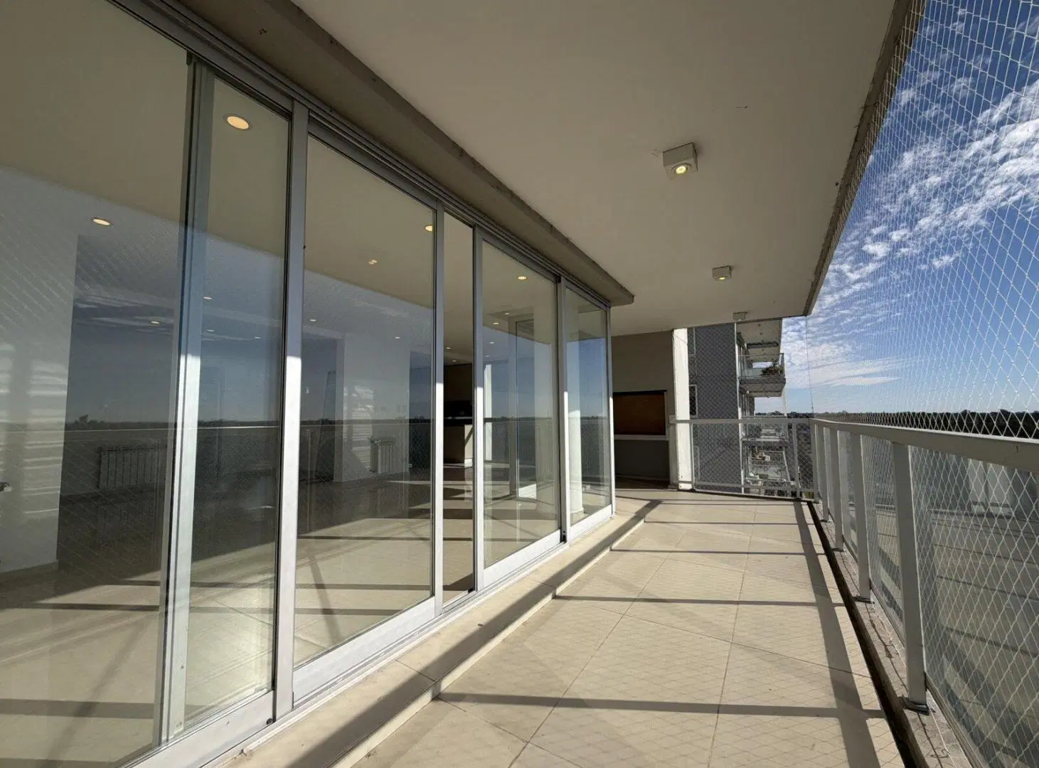 Alquiler departamento 3 dormitorios en Fisherton View con amenities 3
