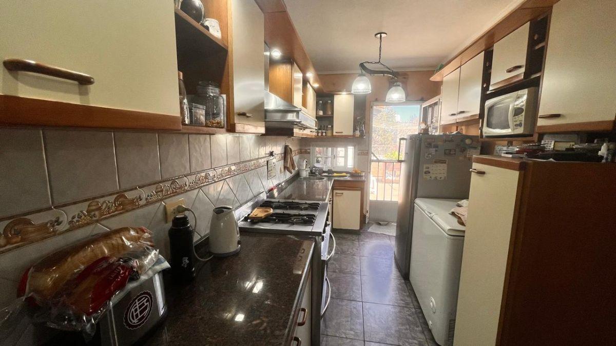 Foto de CASA EN VENTA DOS PLANTAS CON FONDO LIBRE COCHERA PARA DOS AUTOS IDEAL, imagen 2