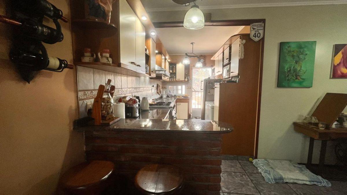 Foto de CASA EN VENTA DOS PLANTAS CON FONDO LIBRE COCHERA PARA DOS AUTOS IDEAL, imagen 4