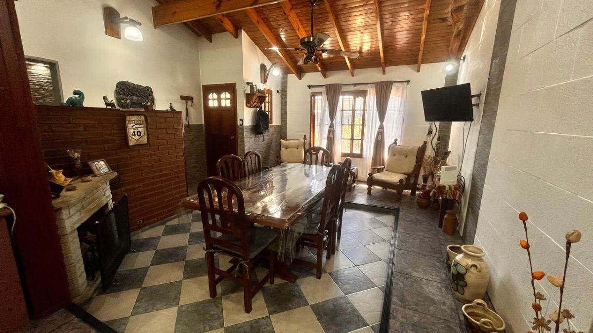 Foto de CASA EN VENTA DOS PLANTAS CON FONDO LIBRE COCHERA PARA DOS AUTOS IDEAL, imagen 1