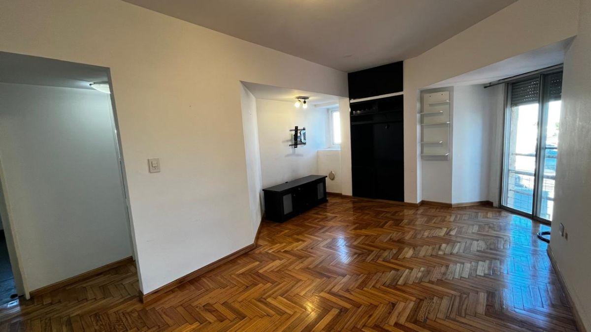 Foto de DEPARTAMENTO EN VENTA DOS AMBIENTES AL FRENTE CON COCHERA LANUS ESTE, imagen 5