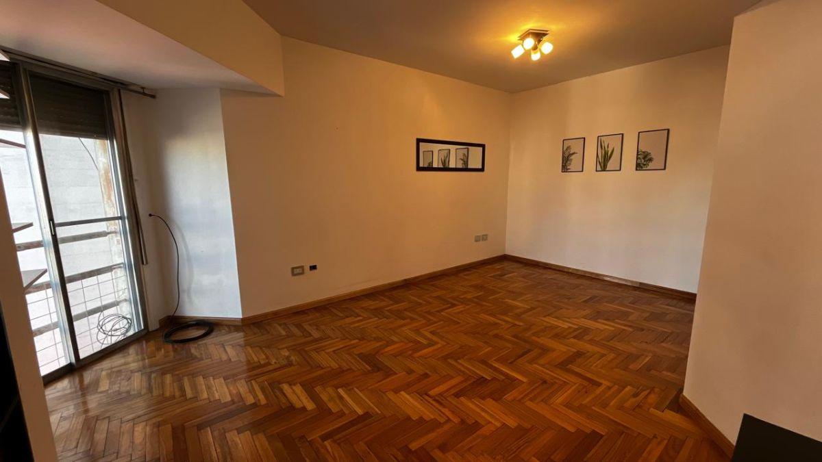 Foto de DEPARTAMENTO EN VENTA DOS AMBIENTES AL FRENTE CON COCHERA LANUS ESTE, imagen 3