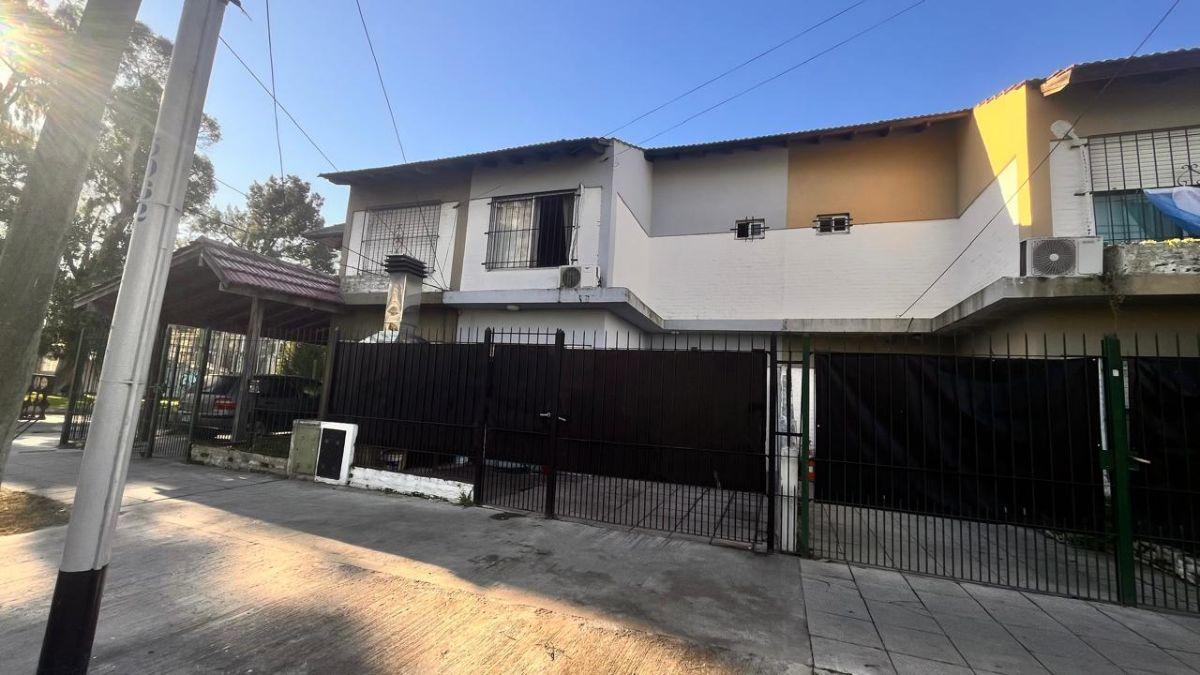 Foto de departamento tipo duplex de cuatro ambientes con patio y cochera en, imagen 2