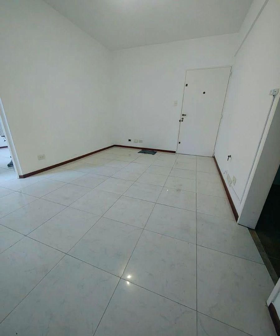 Foto de SENILLOSA 500, 3 AMBIENTES- COCINA SEPARADA- MUY LUMINOSO, imagen 1
