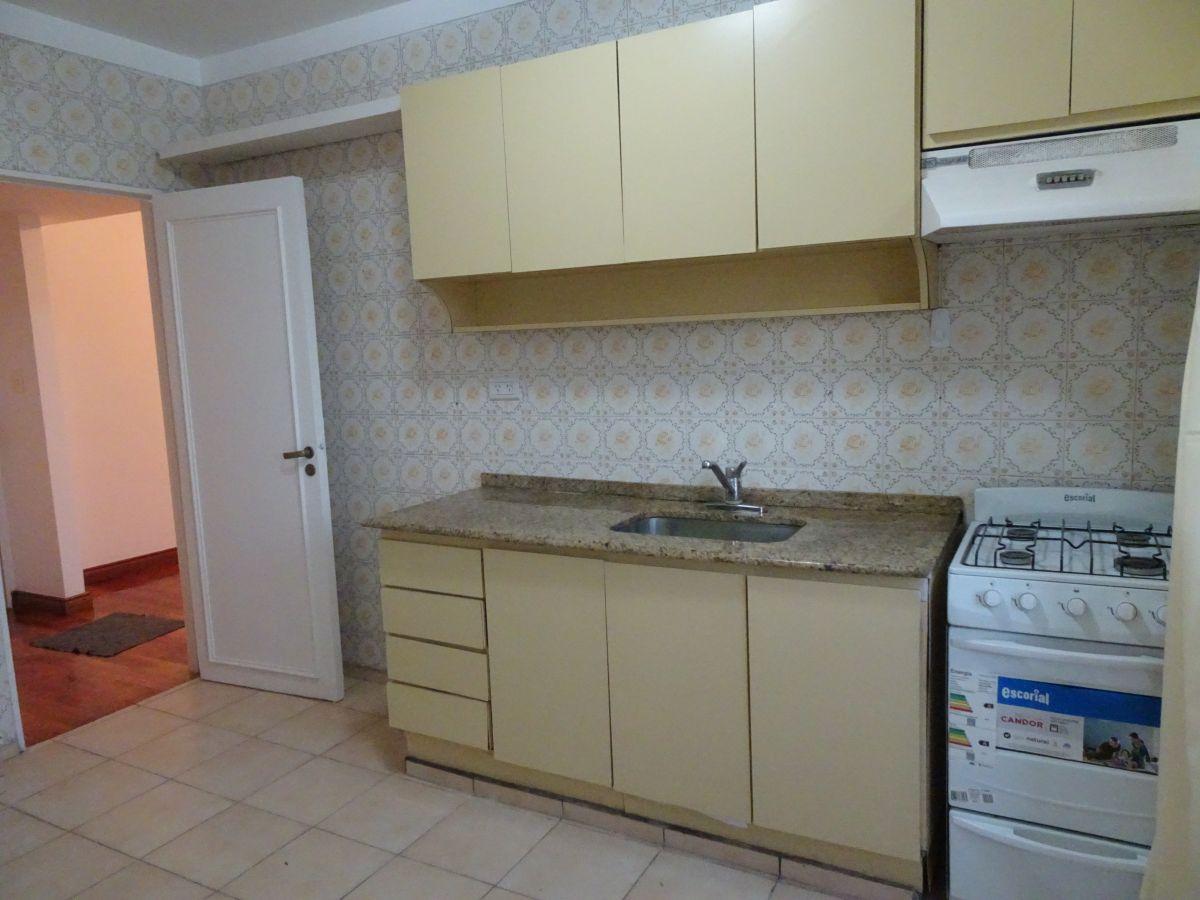 Foto de DEPARTAMENTO 4 AMBIENTES + DEPENDENCIA - COCHERA- 80mts2, imagen 5