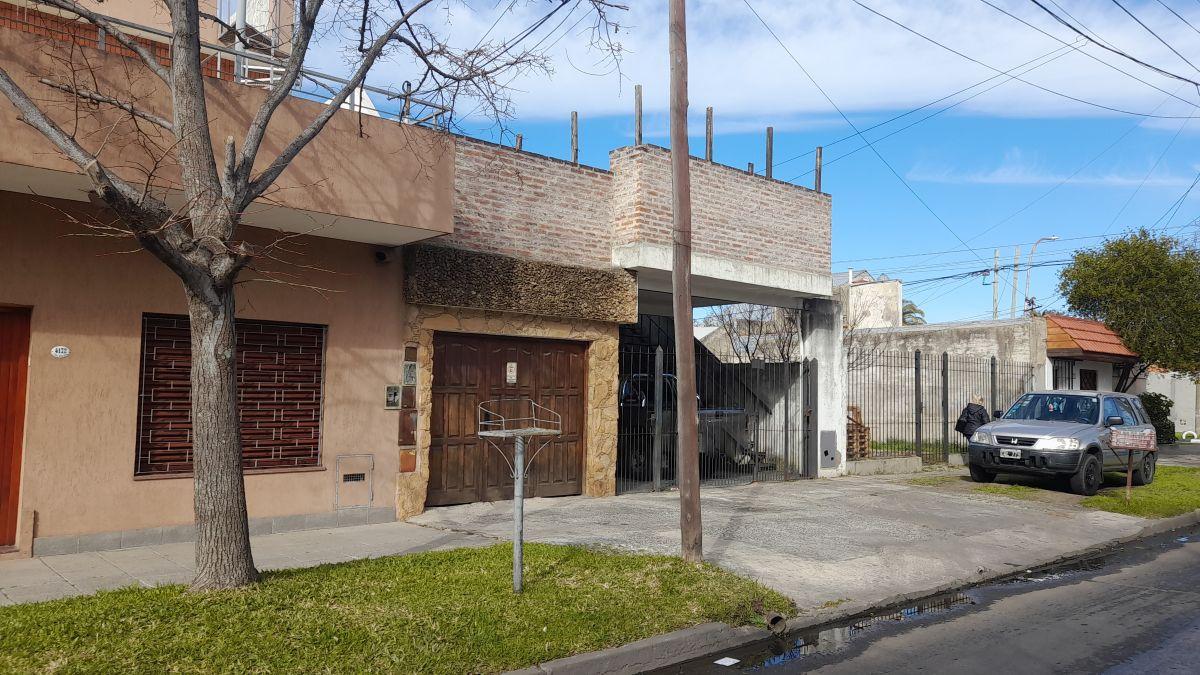 CASA EN VENTA EN REMEDIOS DE ESCALADA, MUY LINDA ZONA , TERRENO DE 381 M2