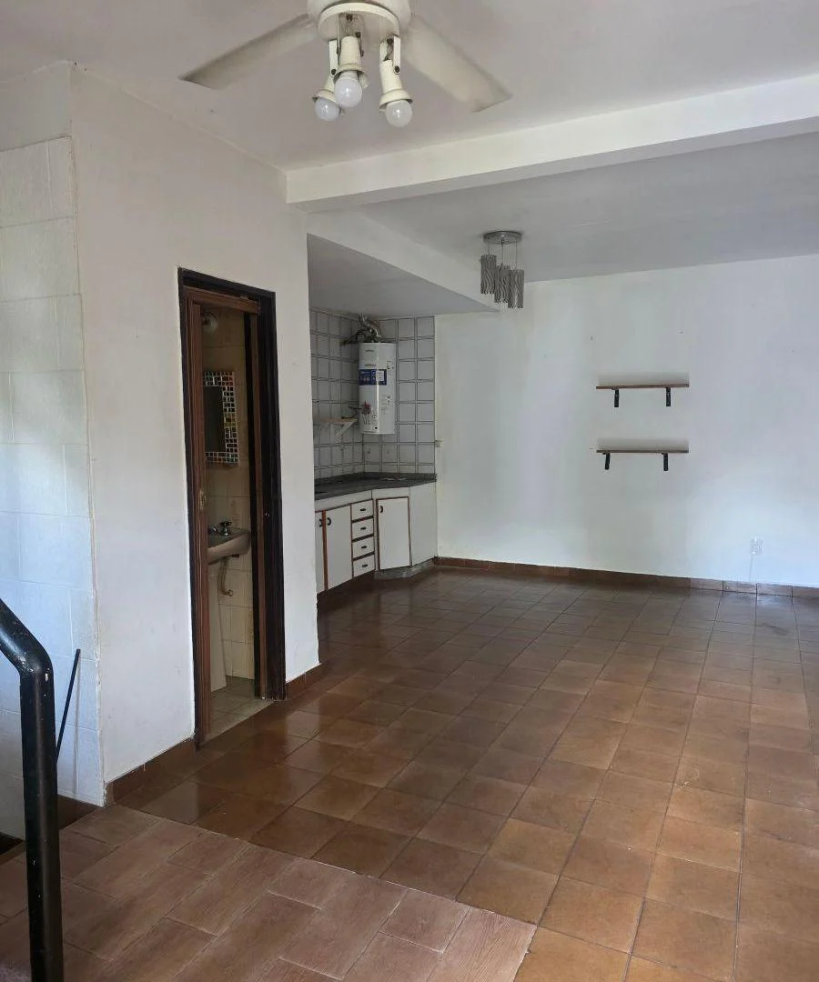 Foto de ALQUILER DE DÚPLEX EN EXCELENTE ZONA DE ADROGUÉ - NO PAGA EXPENSAS, imagen 2
