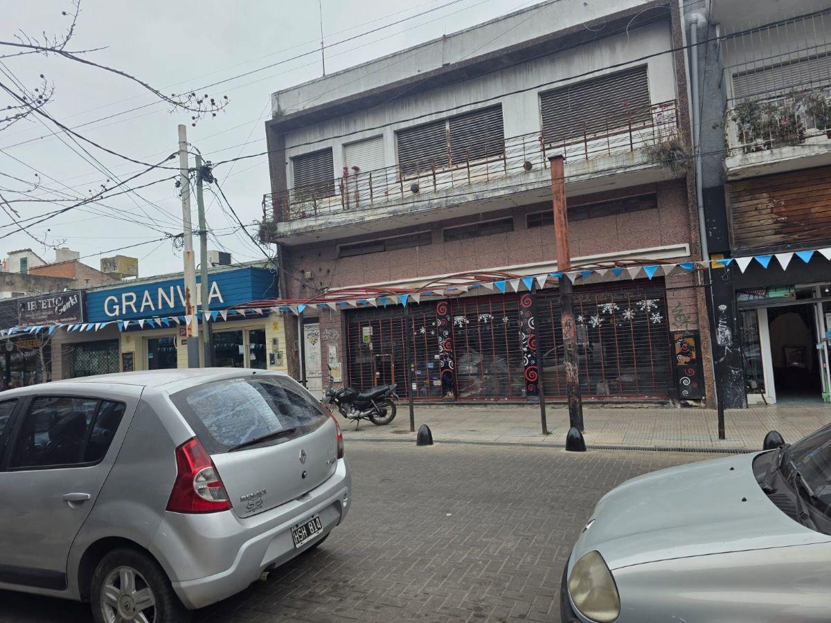 Foto de VENTA DE IMPORTANTE INMUEBLE, UBICADO EN PLENO CORAZÓN DE BURZACO SE, imagen 5