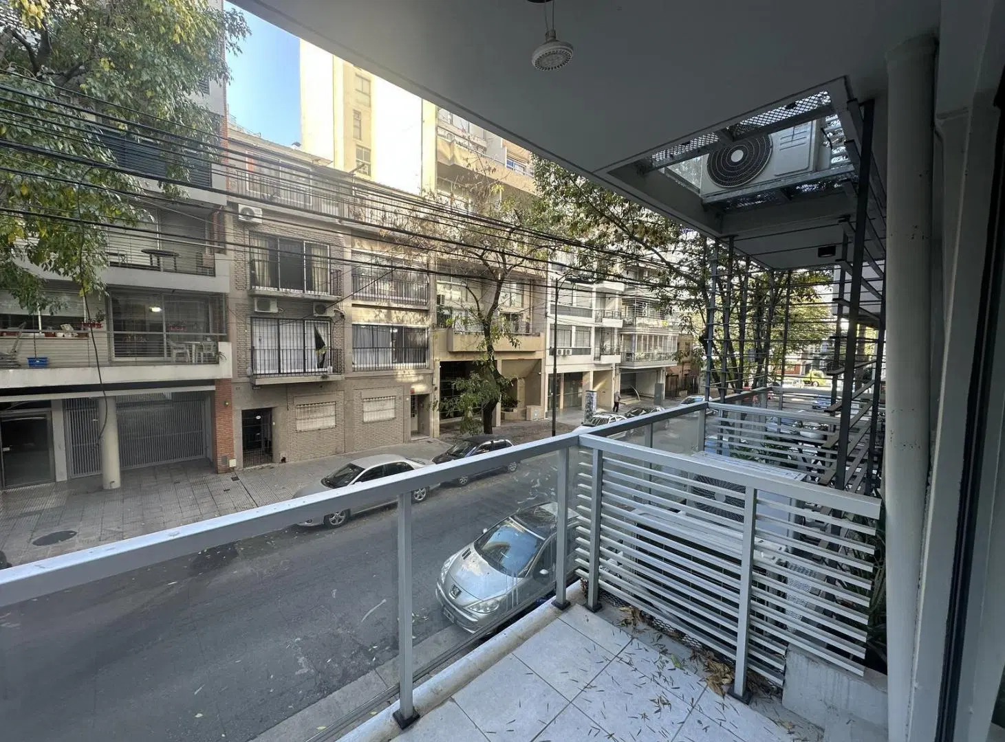 Ambiente, alquiler al frente a Estrenar. Edif categoría 5