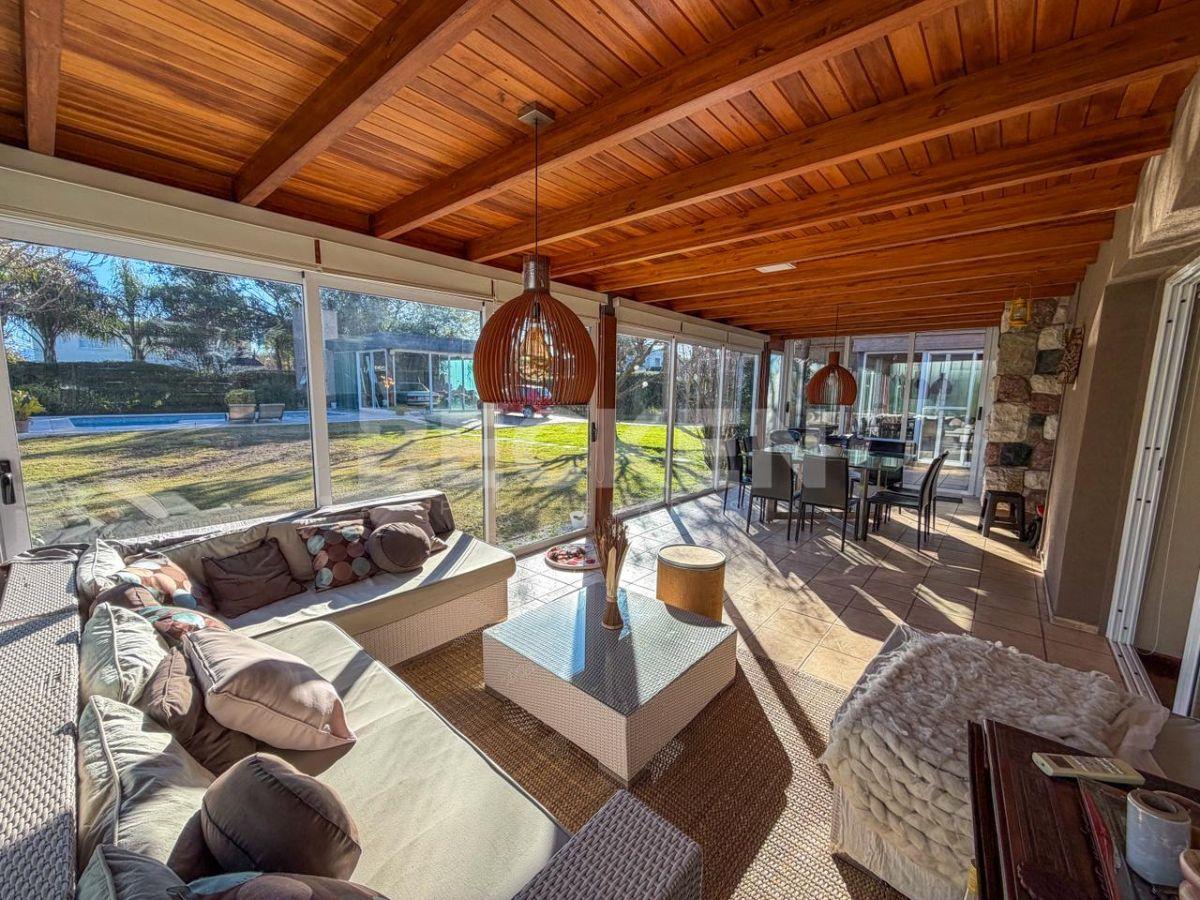 Foto de Casa En Venta En Chacras De La Villa. Moderna Y Luminosa, imagen 4