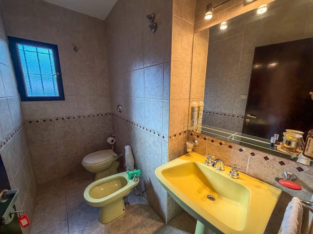 Casa En Venta En Corazón De Manzana. Excelente Ubicación. Dos Casas, Ideal Inversión O Renta. 5