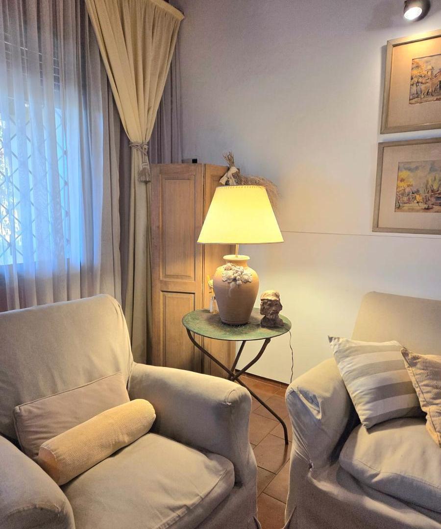 Foto de Venta Casa 4 Dormitorios en Alto Alberdi, 2 Plantas y QUINCHO, imagen 2