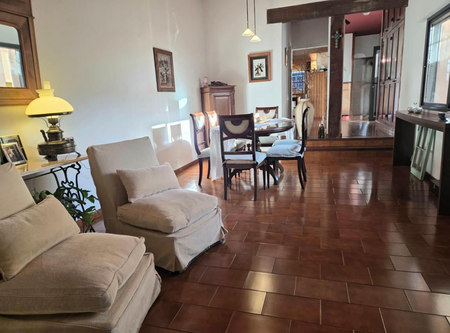Foto de Venta Casa 4 Dormitorios en Alto Alberdi, 2 Plantas y QUINCHO, imagen 5