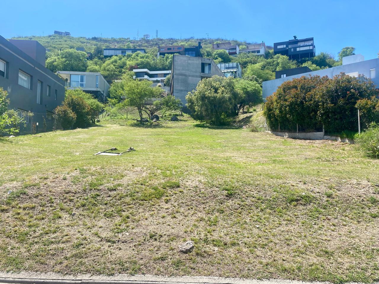 SE VENDE Terreno en villa residencial la cuesta