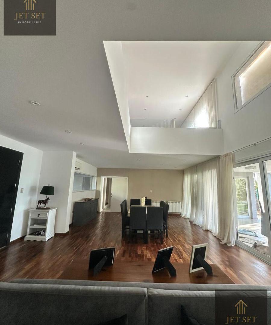 Foto de Venta Casa 3 Dormitorios en Lomas de La Carolina, con QUINCHO y, imagen 3
