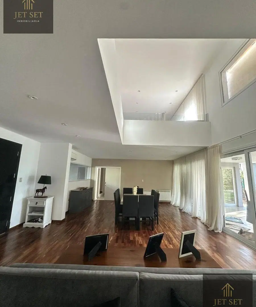 Venta Casa 3 DORMITORIOS 3 BAÑOS Lomas de Los Carolinos | Pileta | Cochera 3