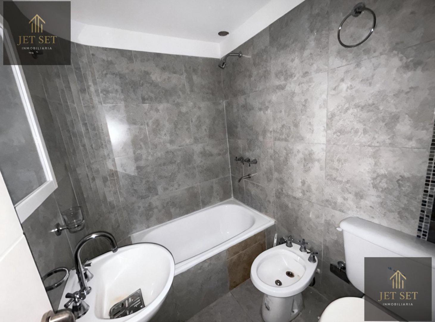 Foto de Venta Departamento 1 Dormitorio en General Paz con BALCÓN y APTO, imagen 4