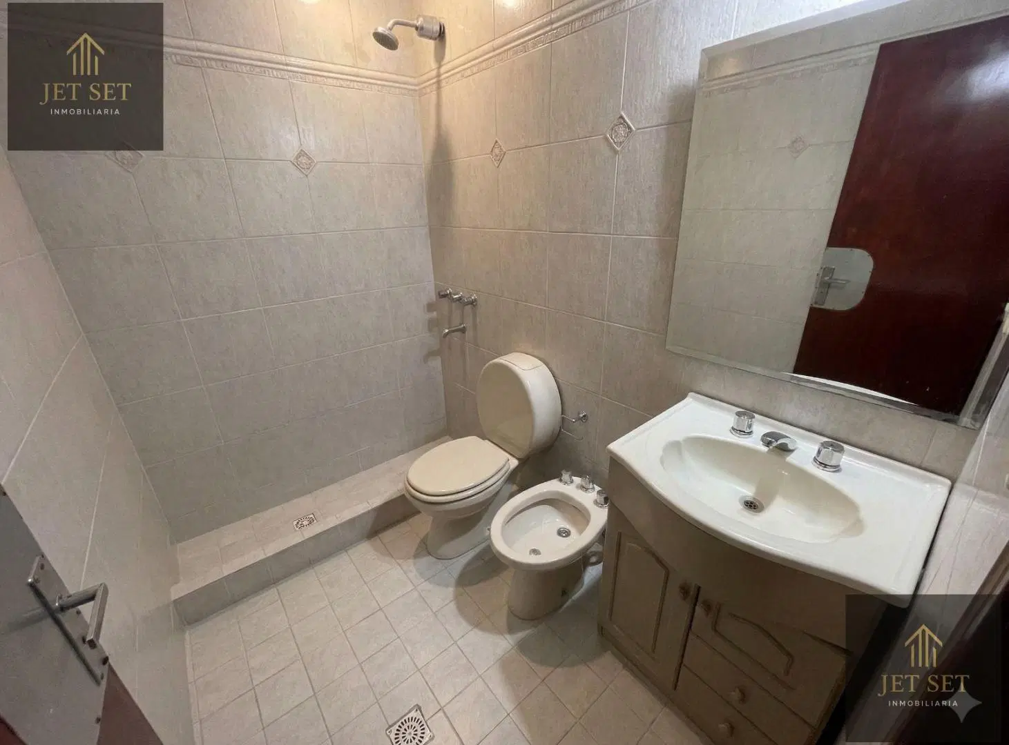 Venta Casa 3 Dormitorios en Barrio San Rafael, con PATIO e HIDROMASAJE 3