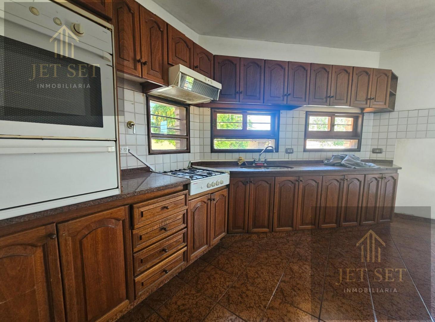 Foto de Venta Casa 4 Dormitorios en Urca | 2 Plantas con PILETA y QUINCHO, imagen 5