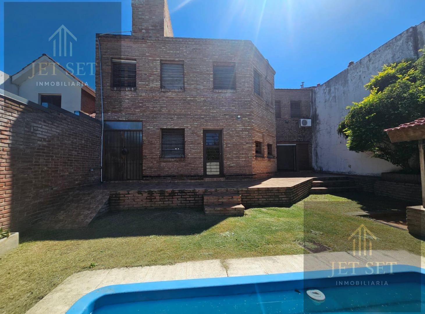 Foto de Venta Casa 4 Dormitorios en Urca | 2 Plantas con PILETA y QUINCHO, imagen 3