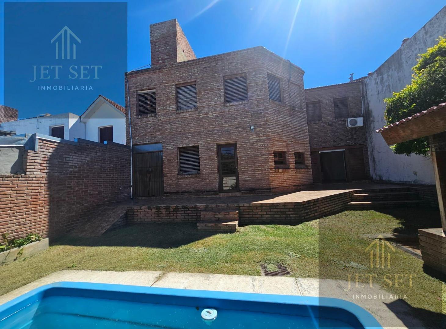 Foto de Venta Casa 4 Dormitorios en Urca | 2 Plantas con PILETA y QUINCHO, imagen 1
