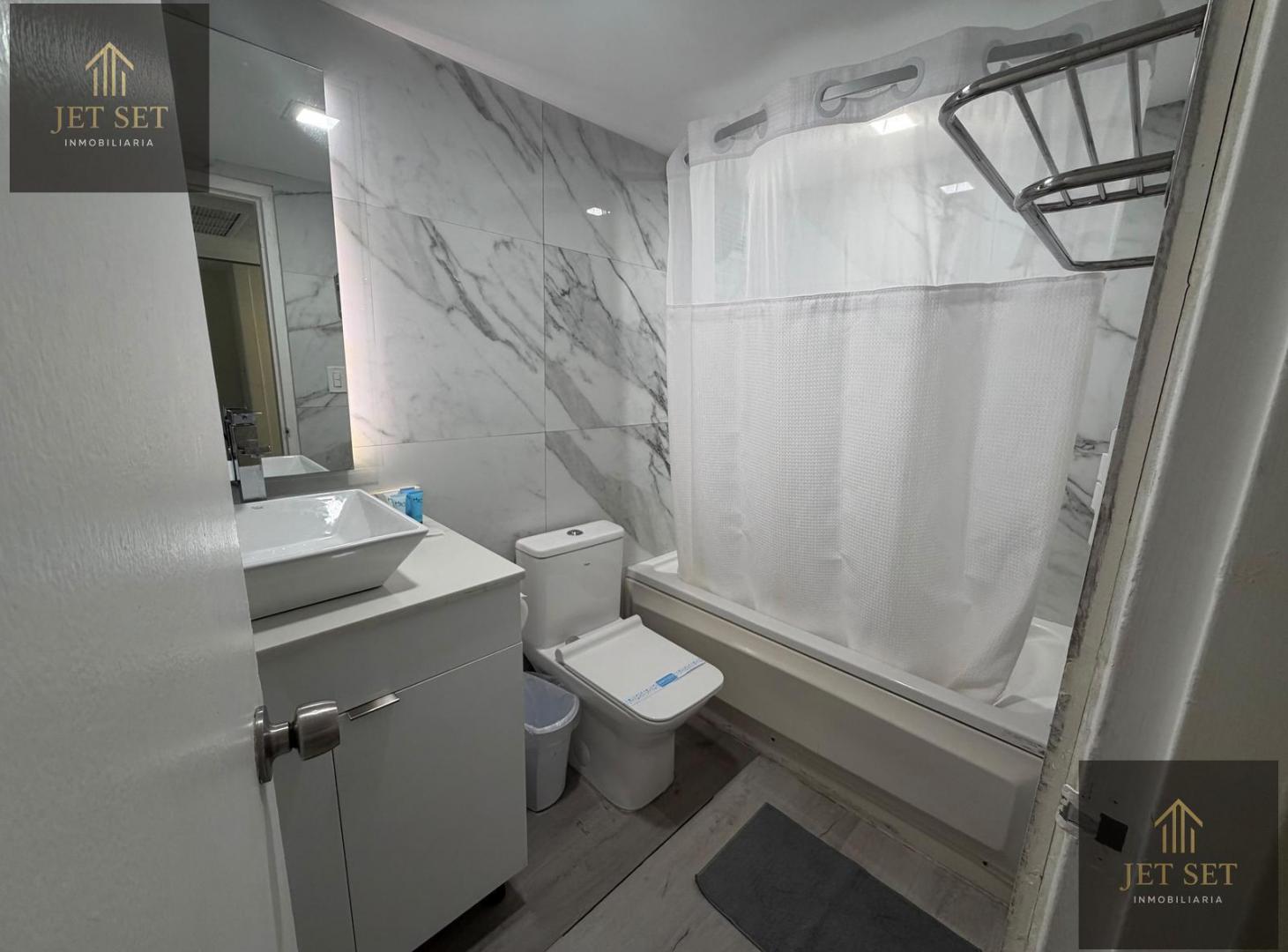 Foto de Venta de departamento en Sunny Isles, Miami beach, 1 dormitorio 1 baño, imagen 2
