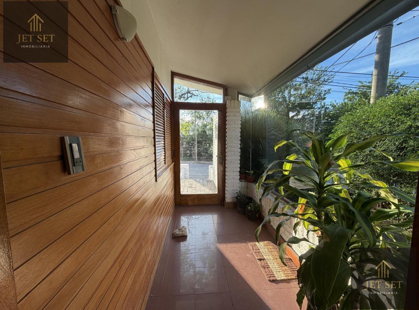 Foto de Casa en VENTA | 3 DORM - 2 BAÑOS - COCHERA DOBLE - PILETA | VA. CARLOS, imagen 3