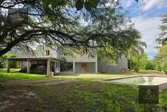 Foto de Casa VENTA CON GRAN TERRENO Y PILETA, imagen 1